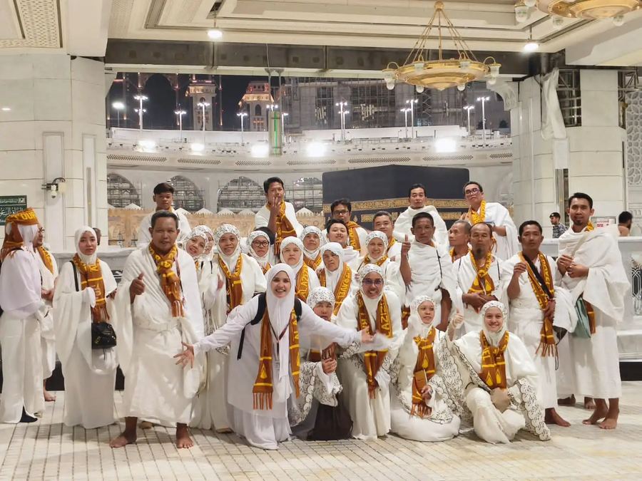 Suasana jamaah MQH Tour & Travel di dalam Masjidil Haram